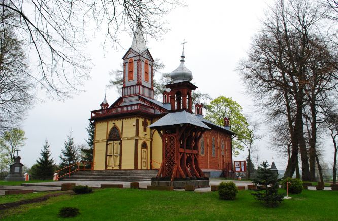 drewniany kościół w Krzywosądzy