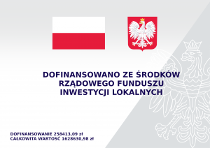 Tablica informacyjna Rządowego Funduszu Dróg Samorządowych w 2022 roku na budowę ścieżki pieszo – rowerowej przy drodze...