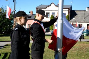 Poczet flagowy z flagą Polski