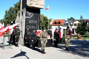 Warta przy pomniku "Chwały Oręża Polskiego"