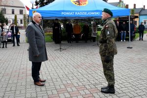 Złożenie meldunku staroście przez dowódcę uroczystości