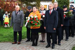 Delegacja Powiatu Radziejowskiego z kwiatami