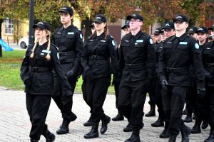 Pododdział kadetów w policyjnych mundurach
