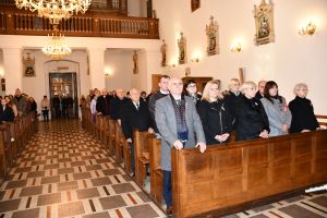 Przedstawiciele Powiatu Radziejowskiego w kościele