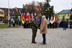 Złożenie meldunku staroście przez dowódcę uroczystości