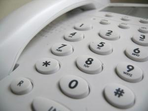 Biały telefon stacjonarny