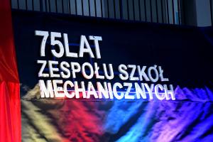 Napis: "75-lecie Zespołu Szkół Mechanicznych w Radziejowie"